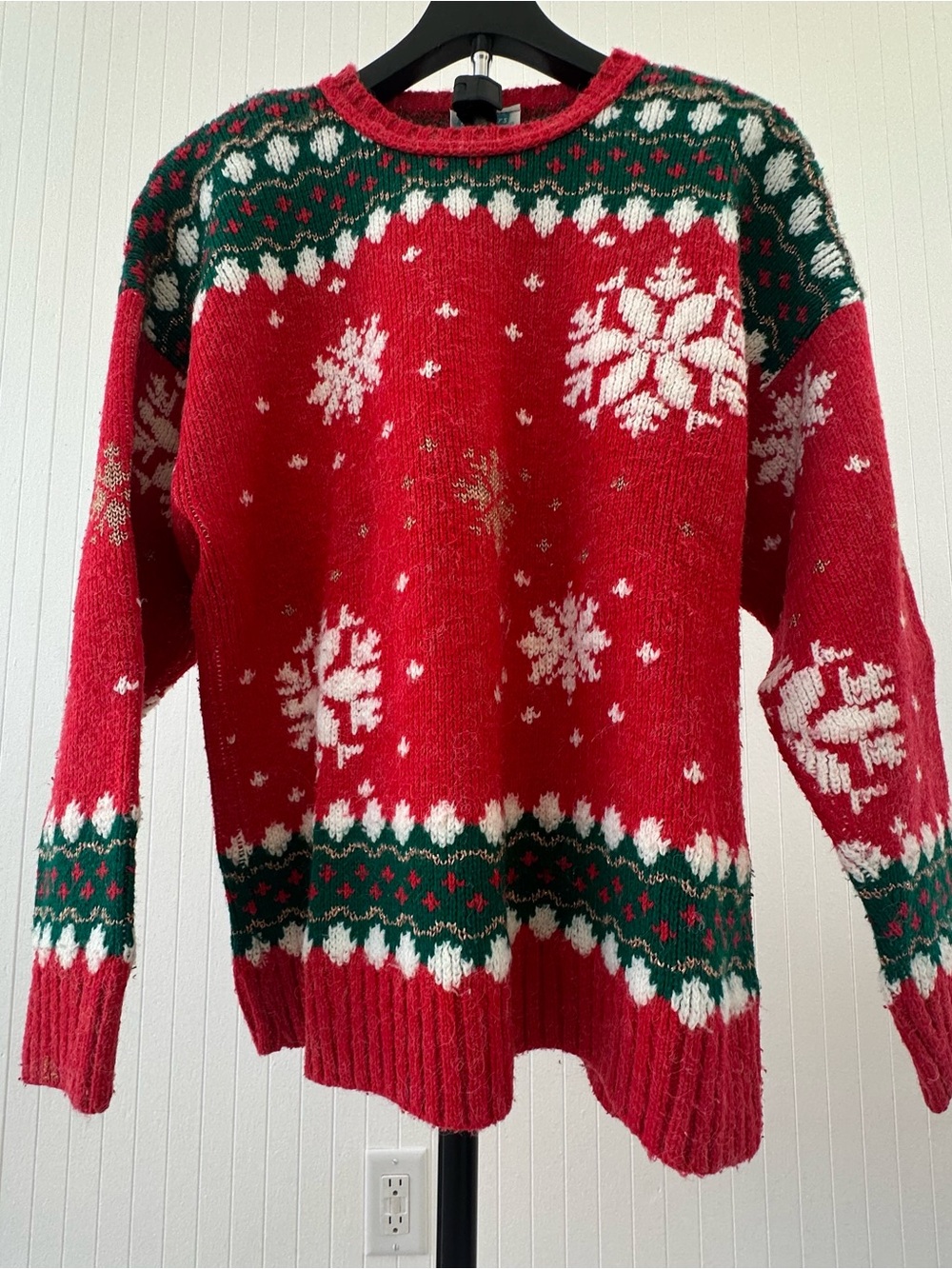 Fame and Partners Red Green Snowflake Crewneck Sweater